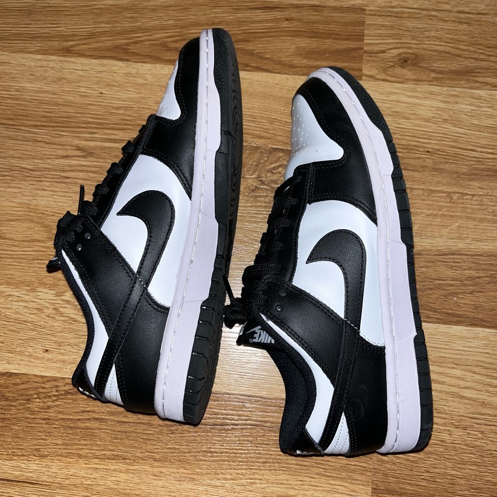 Nike Men's Black and White Sneakers
